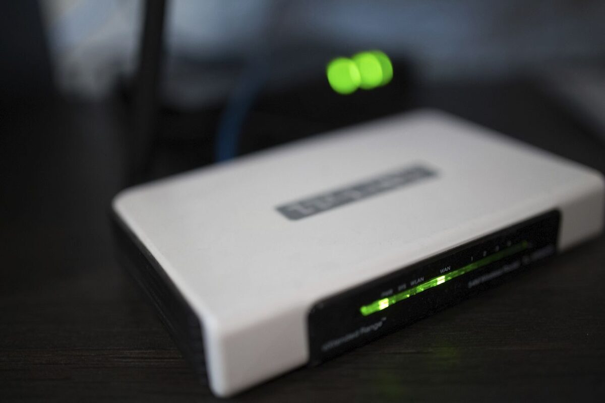 Wi-Fi 2.4 GHz vs 5 GHz vs 6 GHz: Which band is right for your internet speed?